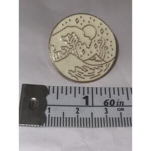 Round Ski Camp Mountains Pin Brooch